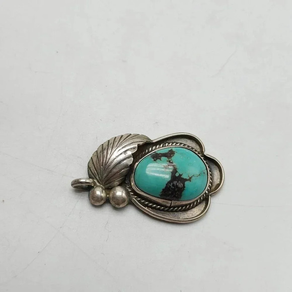 Turquoise Sterling Silver Pendant With Leaf Design By Richard Begay 7.42g - Picture 2 of 5